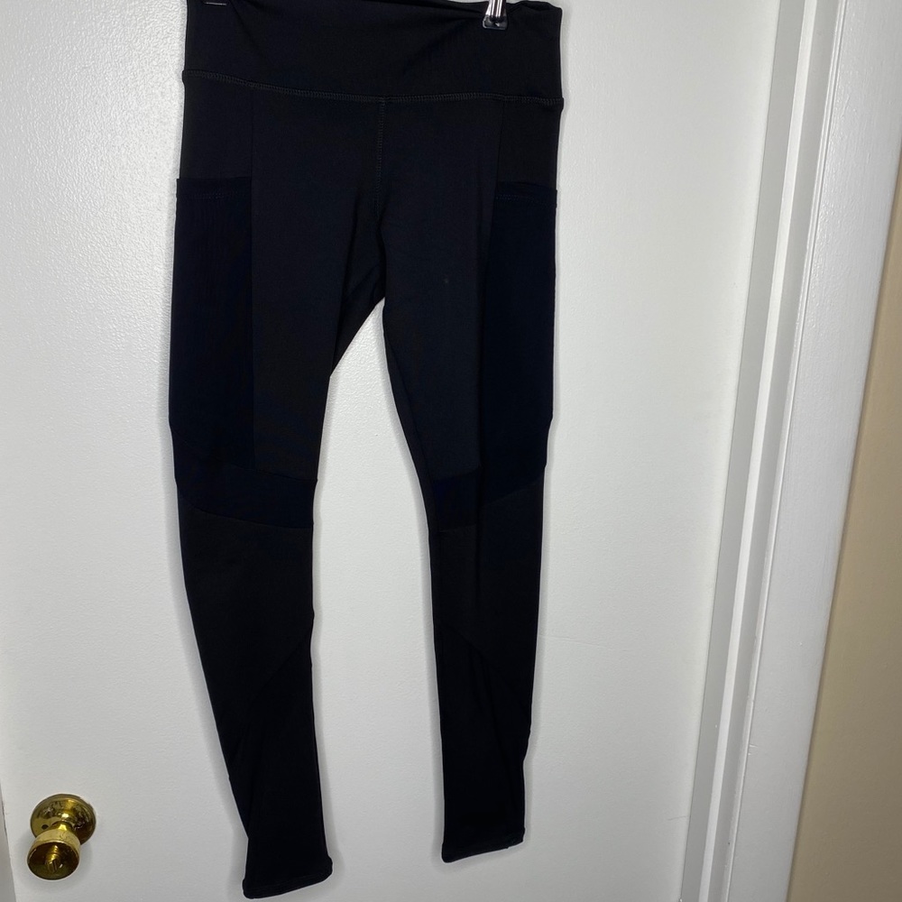 Black Leggings | The Free Yoga